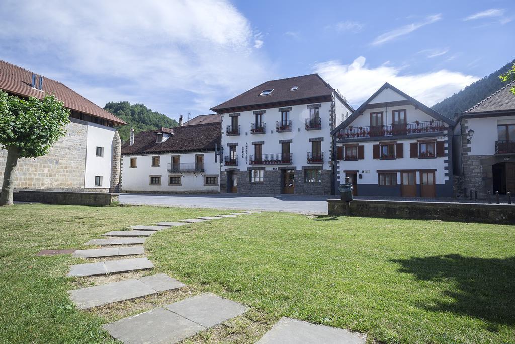 Hotel Rural Aunamendi Ochagavia Exterior photo