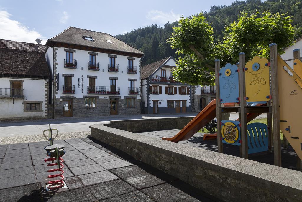 Hotel Rural Aunamendi Ochagavia Exterior photo